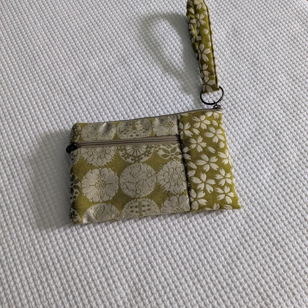 Maruca Floral Patterned Wristlet Clutch